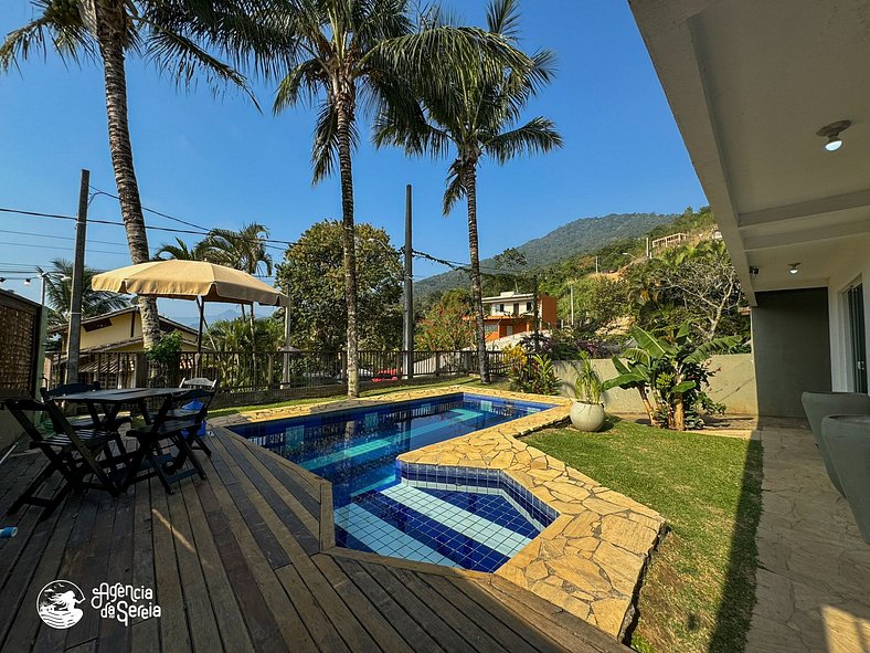 Bela casa de 4 suítes com piscina e vista - Curral