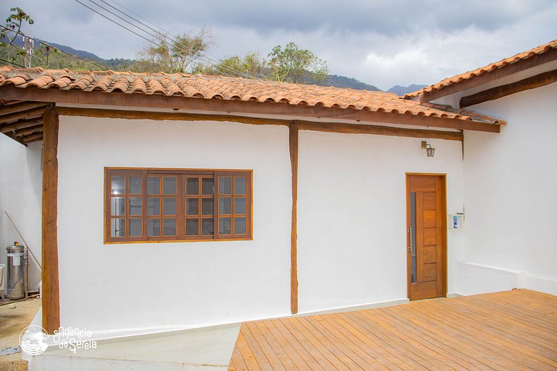 Casa c/ ótima área externa na praia da Feiticeira