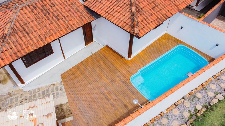 Casa c/ ótima área externa na praia da Feiticeira