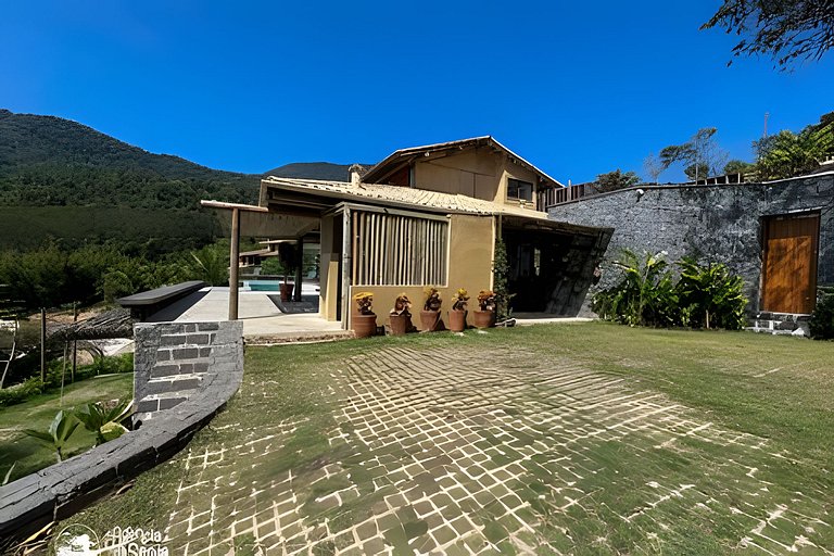 Casa c vista p/ o mar na praia da Armação Ilhabela