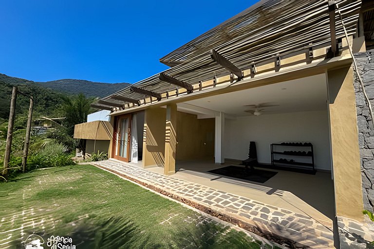 Casa c vista p/ o mar na praia da Armação Ilhabela