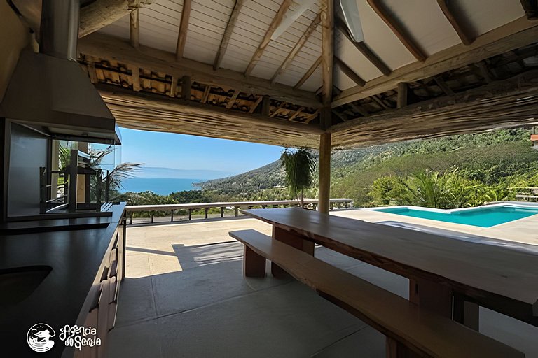 Casa c vista p/ o mar na praia da Armação Ilhabela