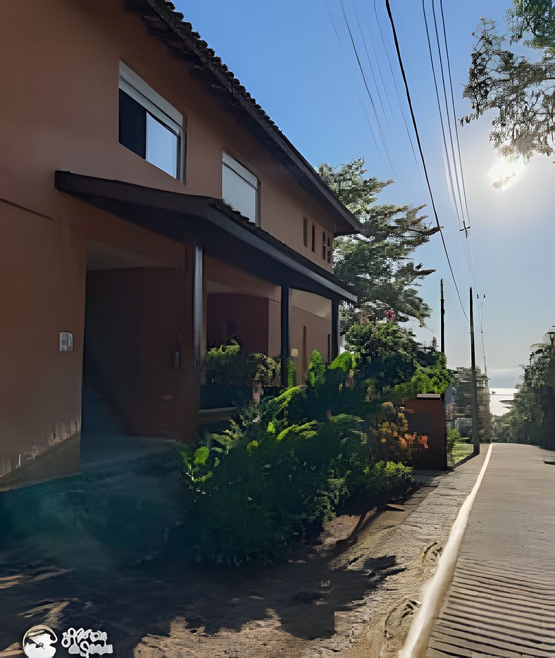 Casa em condomínio na parte sul de Ilhabela