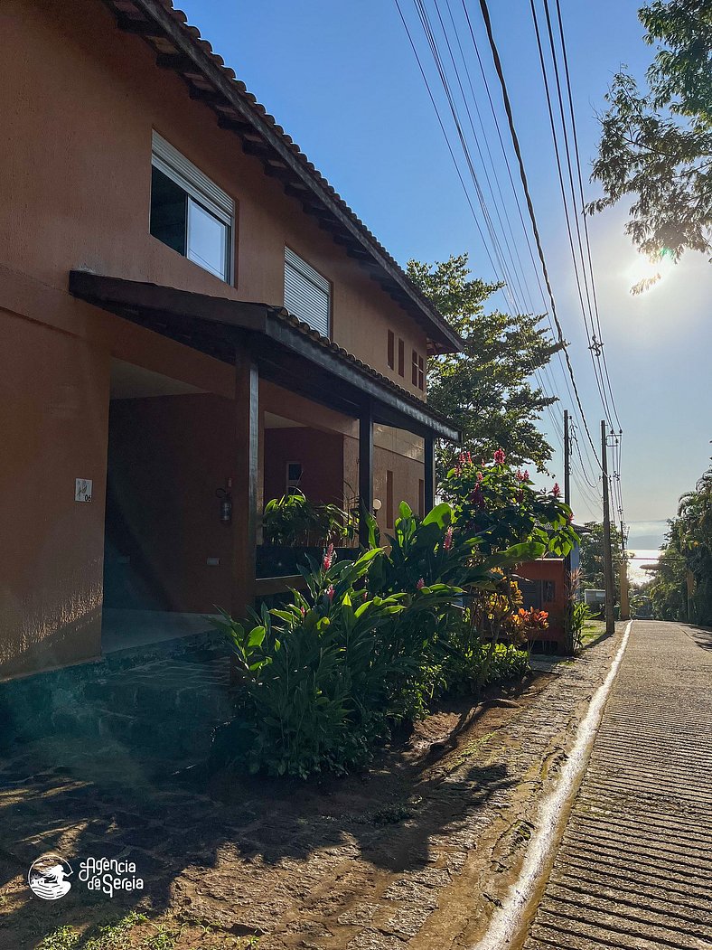 Casa em condomínio na parte sul de Ilhabela