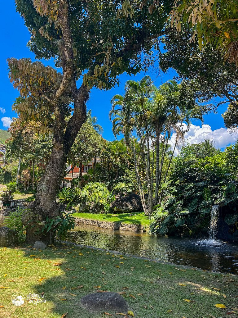 Casa Ilhabela c cachoeira no quintal e praia a 50m