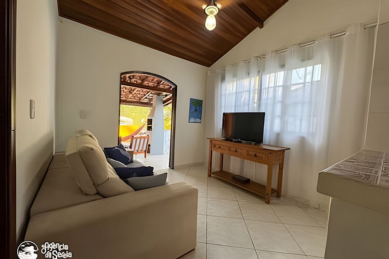 Casa linda com piscina a 2 km da balsa de Ilhabela