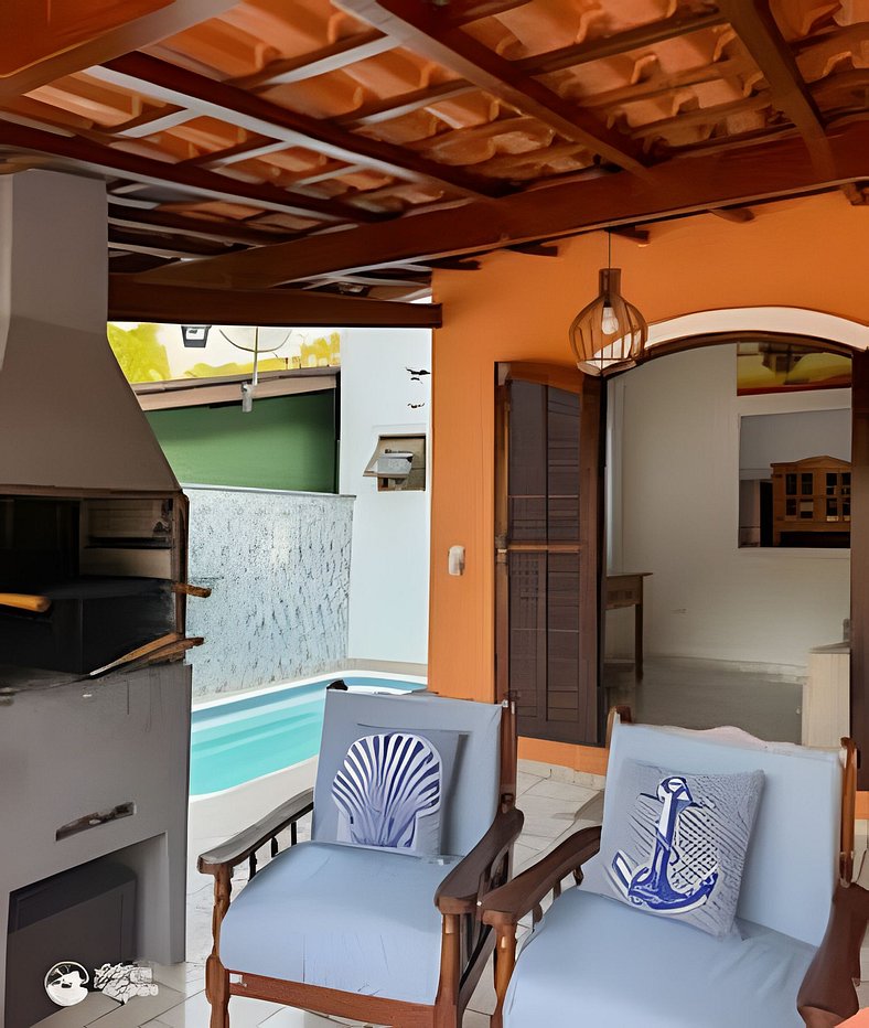 Casa linda com piscina a 2 km da balsa de Ilhabela