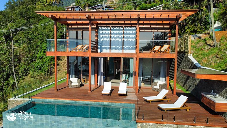 Casa moderna com vista mar panorâmica em Ilhabela