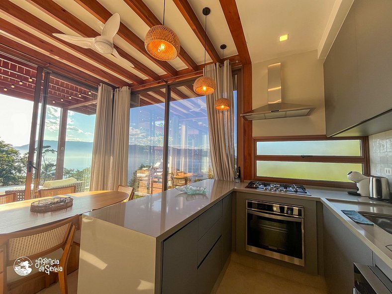 Casa moderna com vista mar panorâmica em Ilhabela