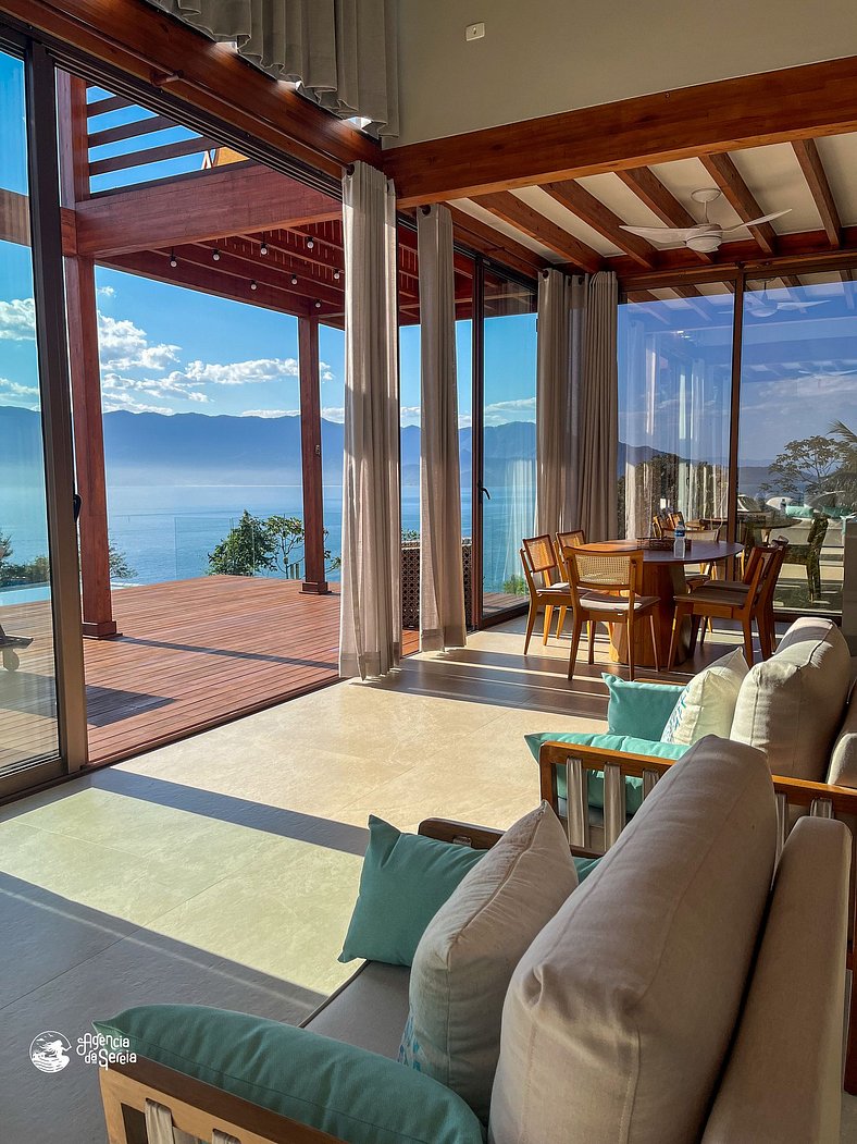 Casa moderna com vista mar panorâmica em Ilhabela