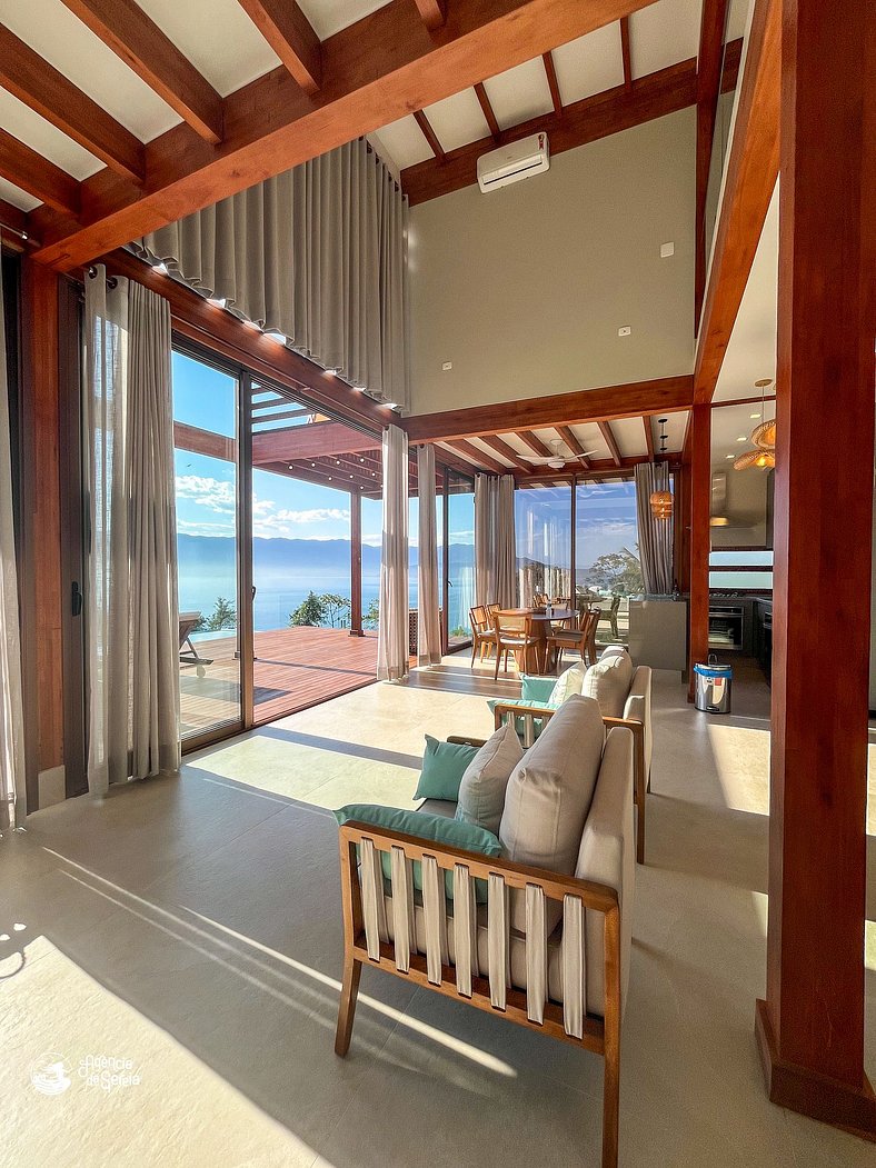 Casa moderna com vista mar panorâmica em Ilhabela