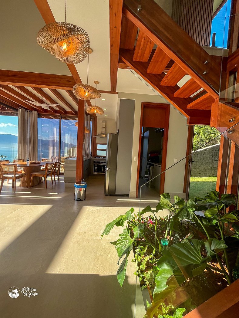 Casa moderna com vista mar panorâmica em Ilhabela