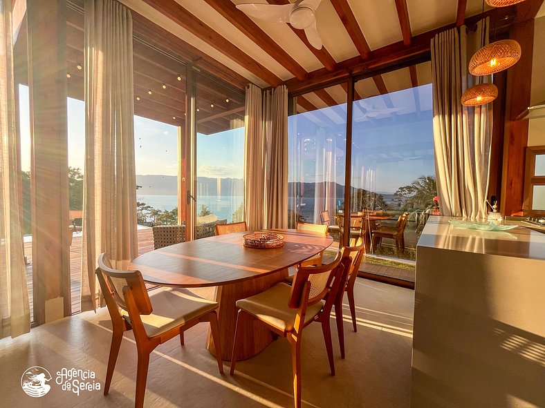 Casa moderna com vista mar panorâmica em Ilhabela