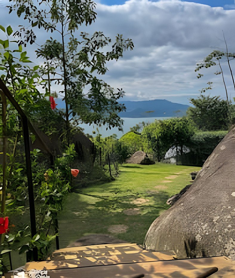 Chalé repleto de natureza e vista mar em Ilhabela