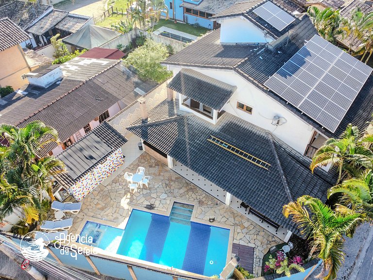 Espaçosa casa com piscina no Perequê, em Ilhabela