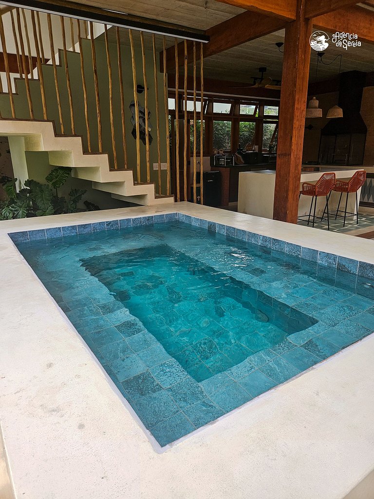 Ilhabela: casa com piscina a 150 metros da praia