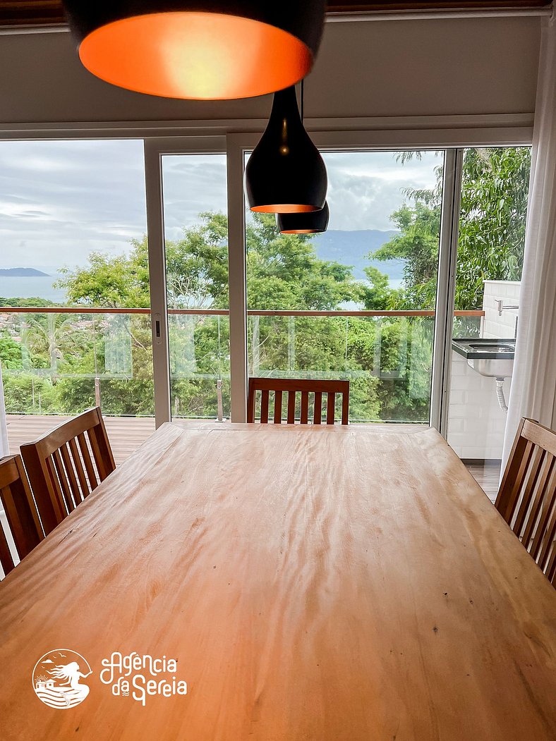 Linda casa com vista incrível em condomínio no Sul da Ilha