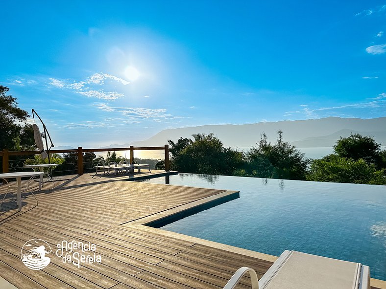 Linda casa com vista incrível em condomínio no Sul da Ilha