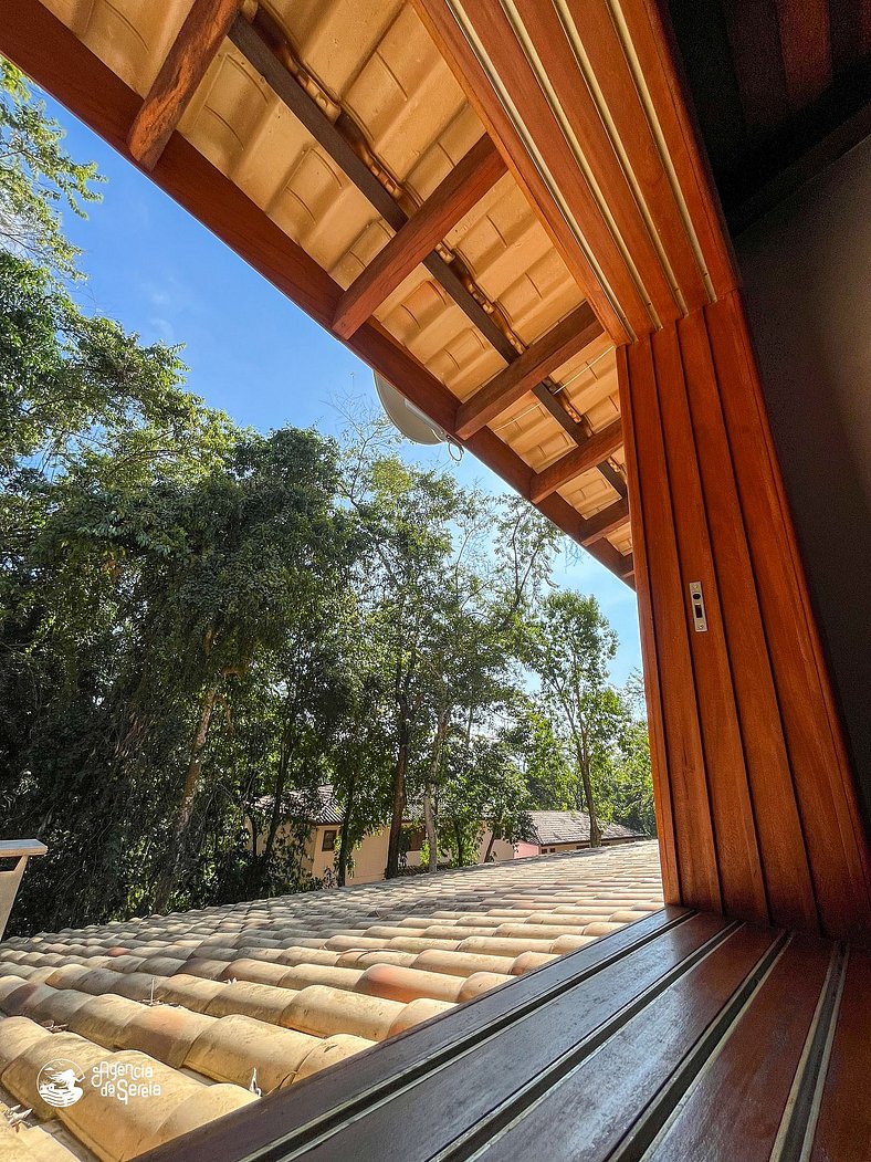 Linda casa em cond com piscina e perto da praia