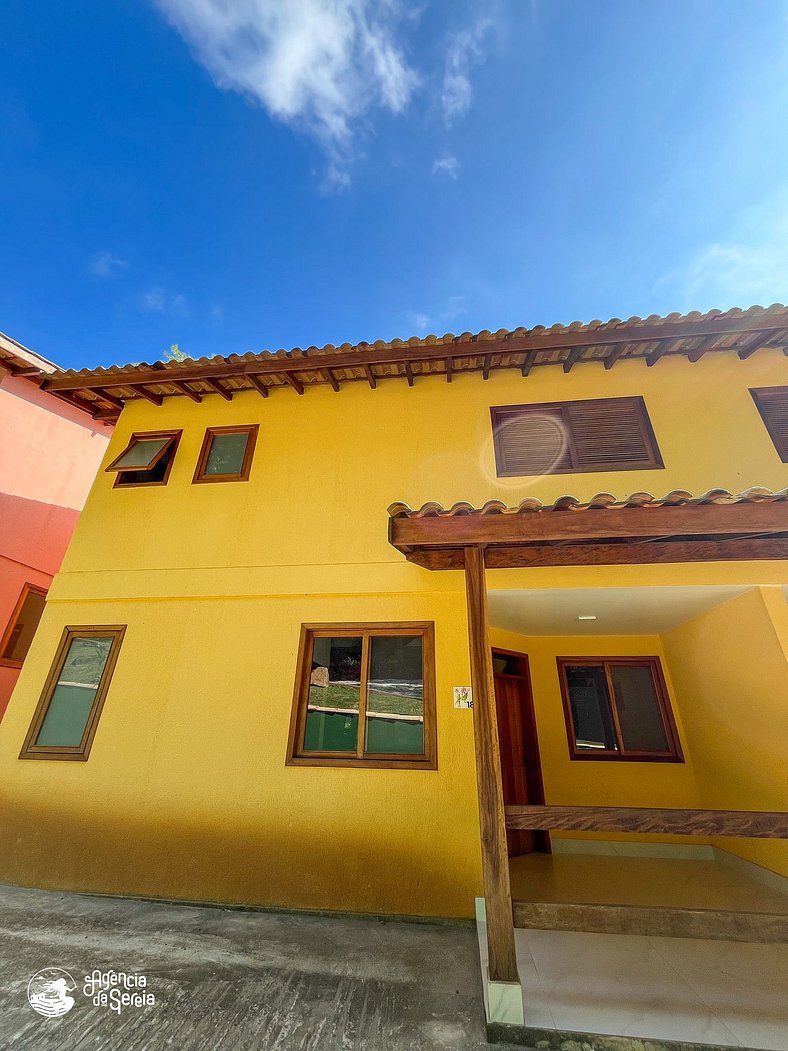 Linda casa em cond com piscina e perto da praia