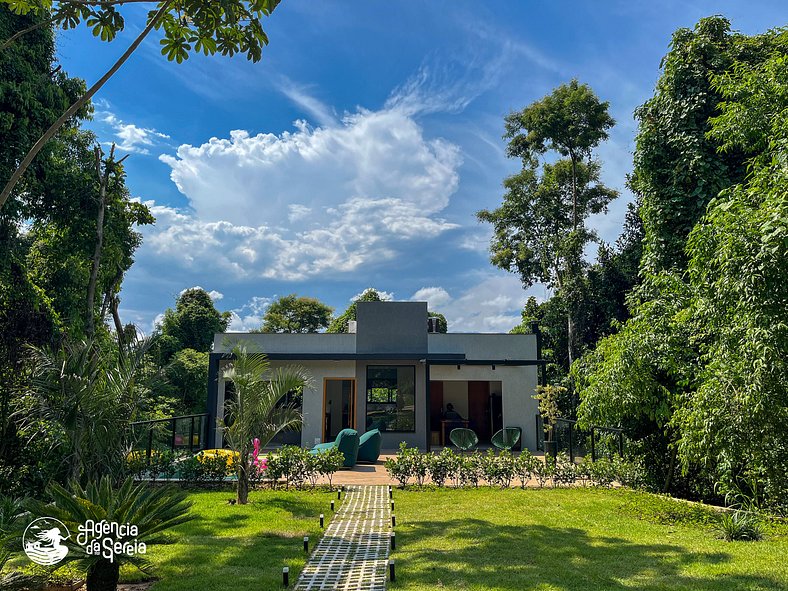 Linda casa em cond. perto da praia da Feiticeira