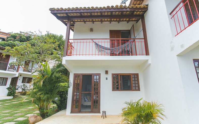 Linda casa em condomínio à 300m da Praia