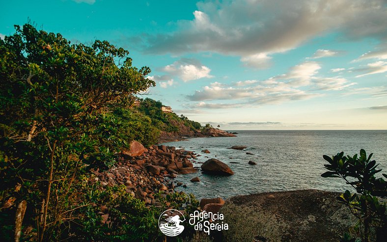 Linda Costeira com vista para a Ilha de Alcatrazes