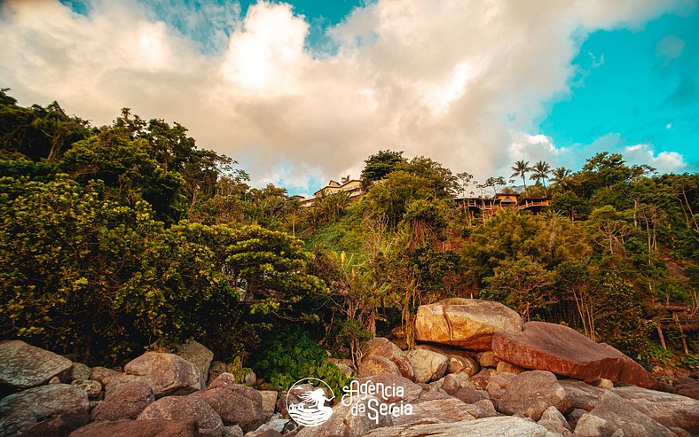 Linda Costeira com vista para a Ilha de Alcatrazes