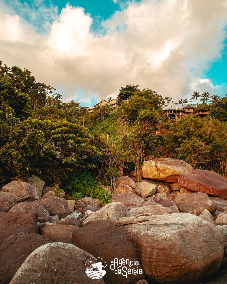 Linda Costeira com vista para a Ilha de Alcatrazes