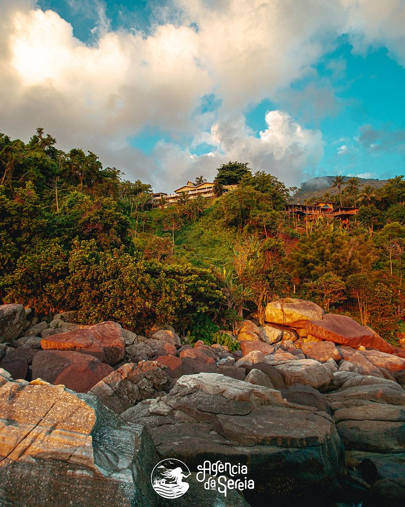 Linda Costeira com vista para a Ilha de Alcatrazes