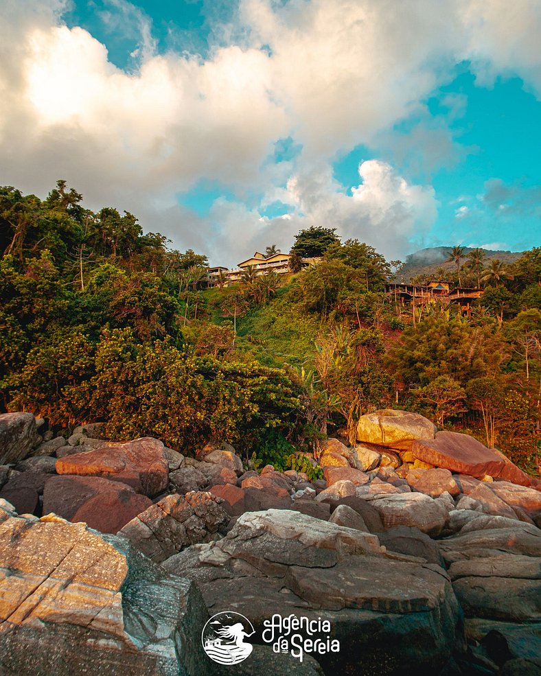 Linda Costeira com vista para a Ilha de Alcatrazes