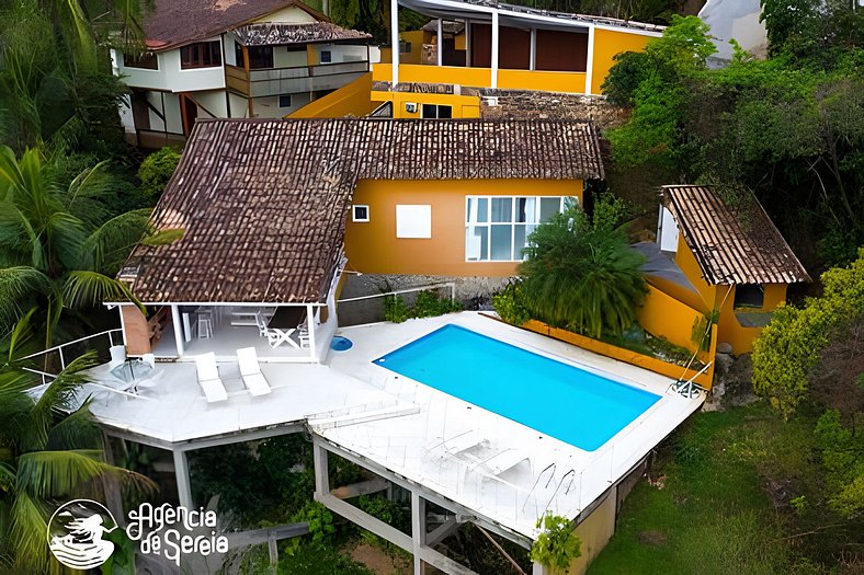 Paraíso com vista para o mar e piscina privativa