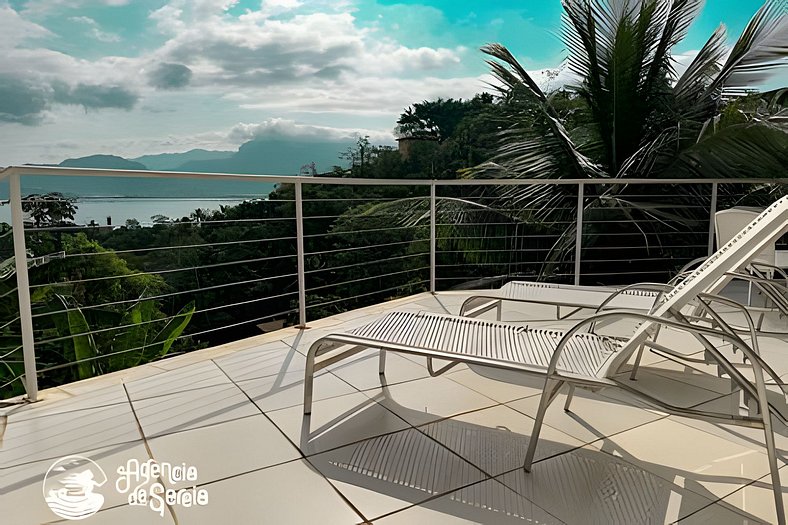 Paraíso com vista para o mar e piscina privativa