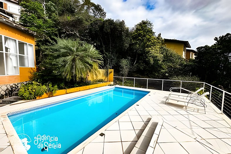 Paraíso com vista para o mar e piscina privativa